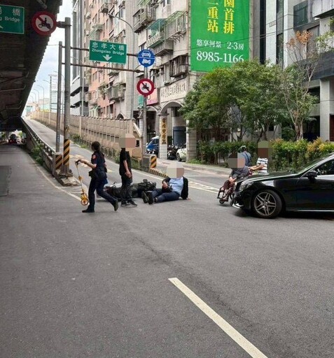 影/扯!新北74歲賓士翁撞人 出事後「外傭推輪椅扶下車」