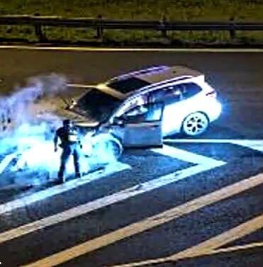 影/救不回來！國1三義交流道休旅車撞石墩 57歲駕駛慘死