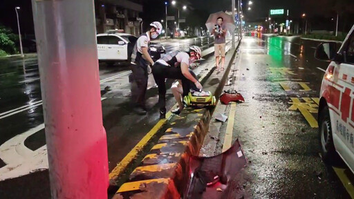 影/高雄男衝越分隔島滿頭血 手機人工智慧:您似乎出車禍