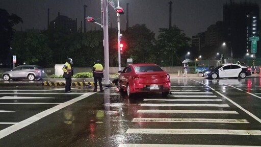 影/高雄男衝越分隔島滿頭血 手機人工智慧:您似乎出車禍