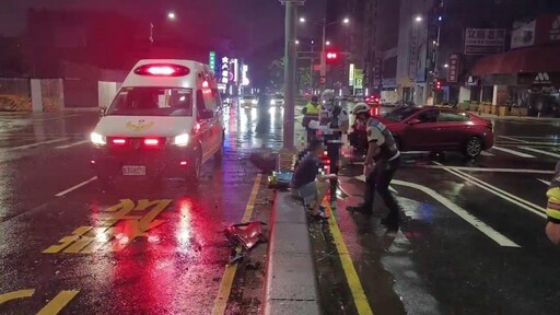 影/高雄男衝越分隔島滿頭血 手機人工智慧:您似乎出車禍