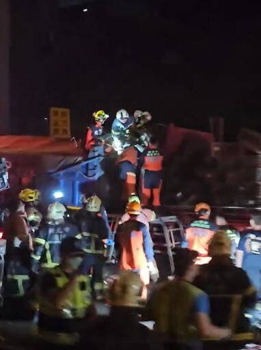 影/國1林口段重大車禍!「5大小車追撞」1運將慘死