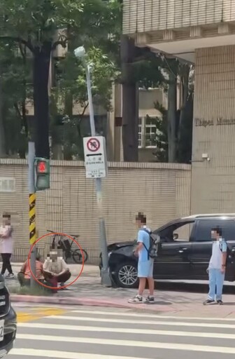 影/一路撞3車!北投76歲翁「高速撞校門」驚悚過程曝