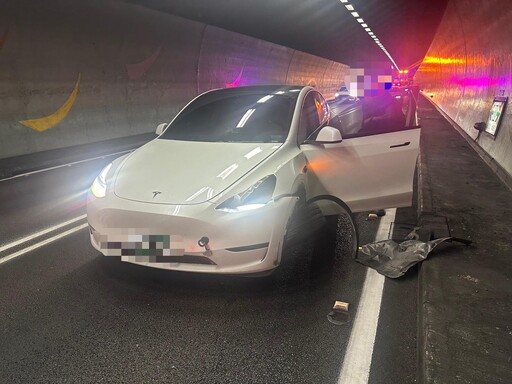 影/雪山隧道嚴重車禍！「特斯拉高速偏移撞擊」釀紫爆