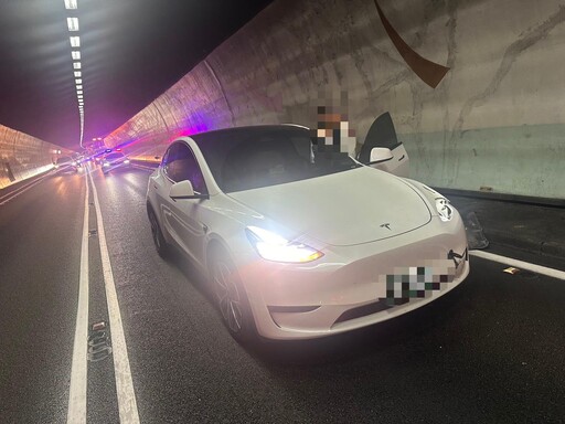 影/雪山隧道嚴重車禍！「特斯拉高速偏移撞擊」釀紫爆