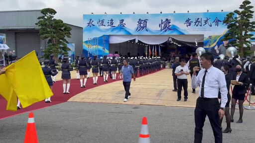 影/淚謝!顏清標在父親告別式上致詞「爸爸在天之靈會保佑大家」