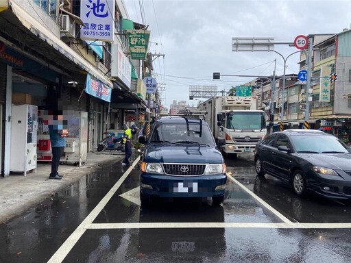 騎車撞上停等紅燈貨車!屏東女騎士酒駕超標送醫不治