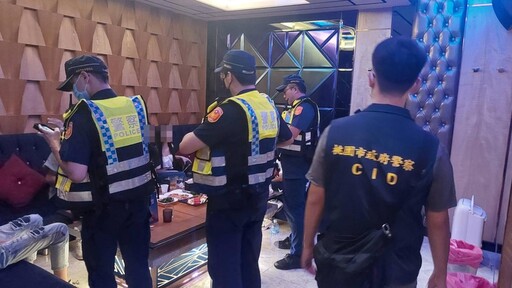 影/持觀光簽證卻挺著北半球坐檯!桃警逮21泰女違規陪酒
