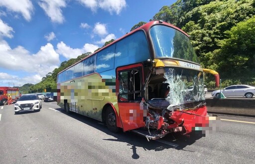 影/國3遊覽車衝撞4車釀7傷 恐怖撞擊瞬間曝光
