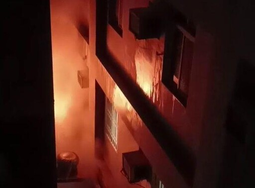 影/高雄六合夜市旁燒起來了!疑鋰電池燃燒 大火畫面曝