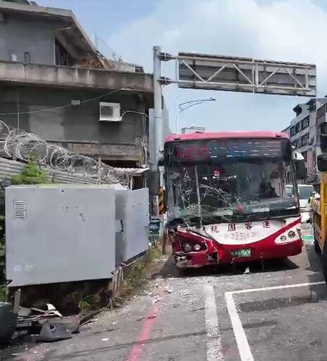 影/桃園3大車追撞釀596戶停電、6人送醫 直擊瞬間