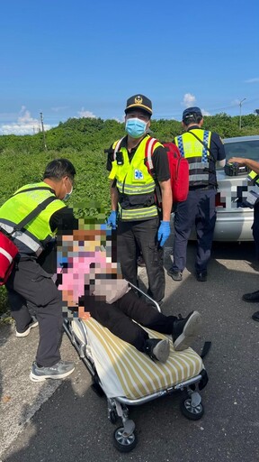 貢寮台2線自撞車禍!車頭凹陷 4名6旬婦緊急送醫