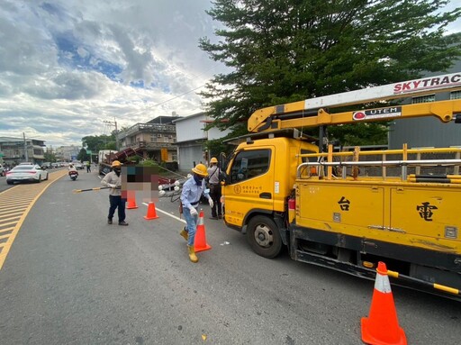 影/高雄燕巢513戶慘停電!大車鋼材釀災、台電:將求償
