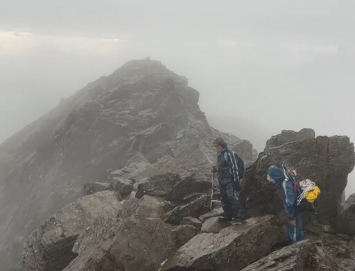 影/玉山東峰2名山友「遭雷擊」!女山友頭爆血 搜救隊急出動