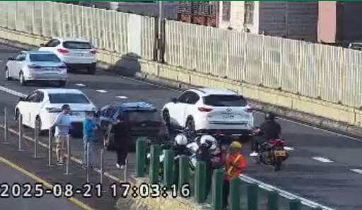 台64高架5車連環撞 重機騎士遭貨車追撞命危送醫