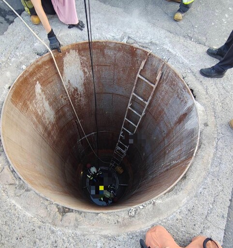 鶯歌2工人倒4米深下水道失去意識 送醫搶救中