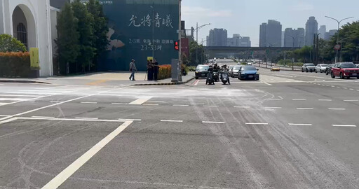 影/台中21歲無照男從後「高速鏟飛」待轉區騎士 奪魂畫面曝