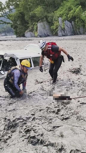 悲慘影片曝光!南投仁愛鄉吉普車駕駛「人車陷泥流亡」