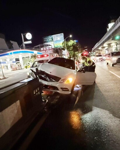 影/新莊爆碎裂變形慘劇!女疑恍神「開賓士撞大漢橋墩」