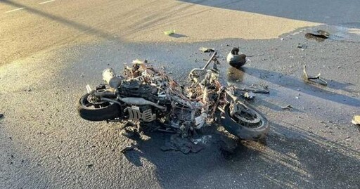 內湖南湖大橋機車追撞Uber起火!2人送醫 騎士雙腿燒燙傷