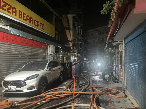 影/新北重大火警！車、房都狂燃「8人緊急送醫」