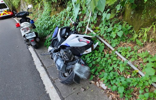 無照猴現身！暑假尾聲「騎車上路跌山谷」 幸好人沒事