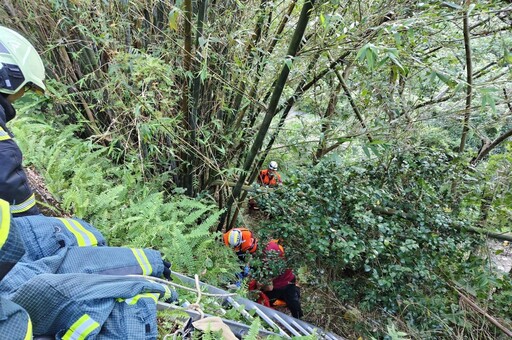 無照猴現身!暑假尾聲「騎車上路跌山谷」 幸好人沒事