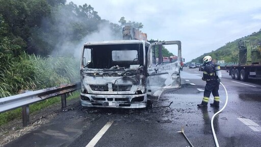 南投國道大火!「巨量濃煙蓋車道」直擊