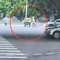 影/台中8旬嬤慘遭賓士撞死 冷血駕駛竟連輾2次