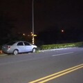 影/台中女凌晨開車返家 詭異偏離車道撞路燈桿身亡