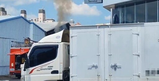 怪手施工不慎釀禍!嘉市工廠電箱冒煙竄火 幸無傷亡