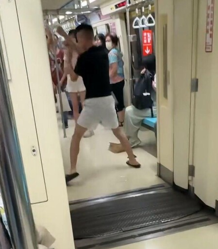 影/北捷爆車廂內激烈肢體衝突!乘客逃命畫面曝