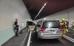 影/雪山隧道火燒車「全線封閉多車受困」！ 焦黑現場直擊