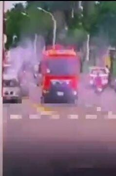 影/高雄假日驚見「車輛街頭狂燃」!危急畫面直擊