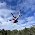 女山友攀雪山西稜摔倒腳骨折 黑鷹直升機吊掛送醫