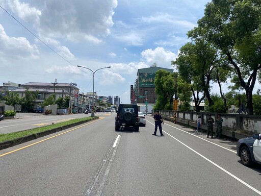 屏東軍方出事!後備指揮部「戰術輪車」追撞民車 女駕駛嚇尖叫