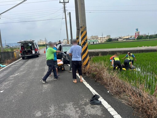 影/苗栗苑裡轎車、機車路口擦撞！女騎士慘噴摔稻田