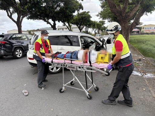 影/宜蘭74歲翁高速自撞路樹「車頭不見」 送醫搶救不治
