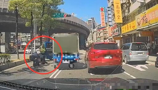 影/小貨車駕駛疑毒駕車停路中 警攔查拒檢衝撞遭逮