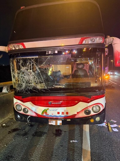 影/悚!高雄爆「人肉夾心餅」重大慘劇、遊覽車司機一度命危