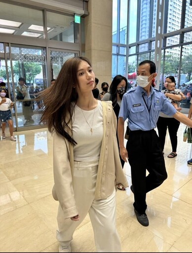 影/堂姊妹「看電影遭毆打」錯過見面會 女星傳訊息關心