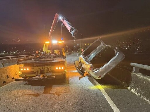 國道鬼月詭異失蹤案!轎車「高速撞護欄」後駕駛不見了