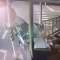 影/奪命瞬間！高雄幼兒園遭衝撞釀1死2傷「完全沒煞車」