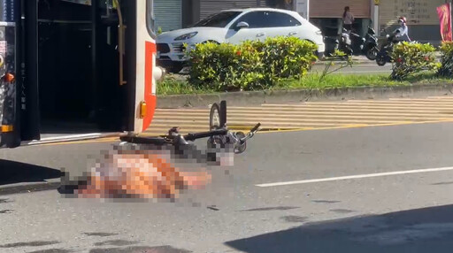 影/嘉義死亡車禍！8旬婦騎單車過馬路 遭右轉公車輾斃