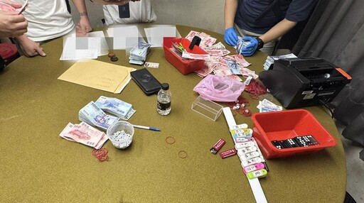 影/新莊民宅藏職業賭場 警突襲攻堅逮28人扣200萬