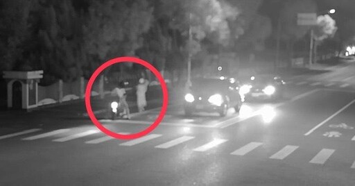 恐怖!男無視保護令深夜騎車追女 遇執勤員警救命