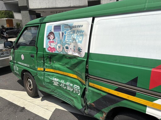 影/搶道慘遭殃!北市大安區公車、郵務車「爭道」互撞 釀1人輕傷