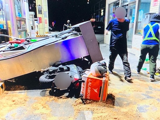 影/龜山小車進站暴衝 加油機遭撞倒壓到人「狂漏油」