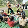 影/外籍移工把藤球場變賭場 露天聚賭遭一網打盡