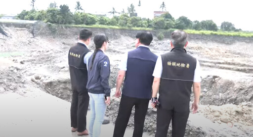 影/檢長會勘「美濃大峽谷」! 嬤「攔轎申冤」:非法盜採害受傷